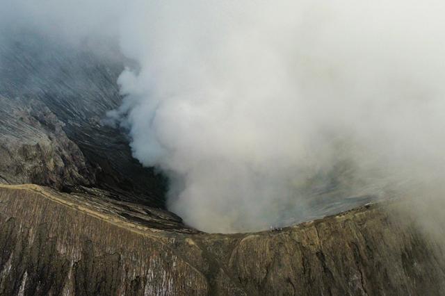 bromo crater