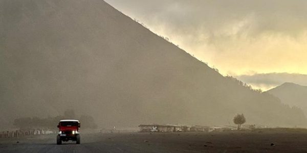rent a car with a driver from surabaya to bromo