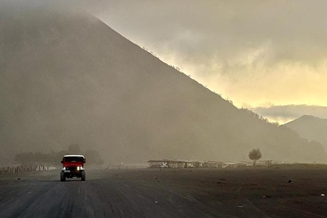 rent a car with a driver from surabaya to bromo